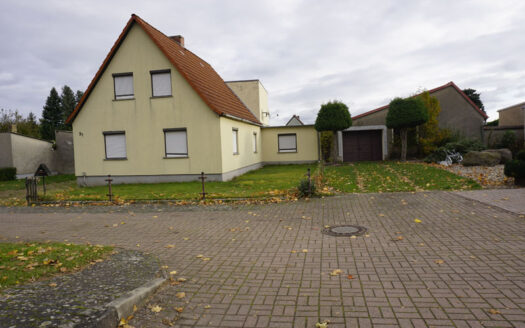 Immodrom, Immobilienmakler Magdeburg - renovierungsbedürftiges Einfamilienhaus mit Nebengelass und separatem Acker