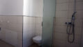 Bad in der unteren Ebene, Toilette und Dusche