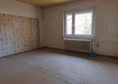 leeres Zimmermit Fenster